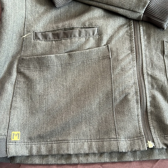 Matrix PRO gray scrub jacket🩶🩶🩶 - Picture 3 of 5
